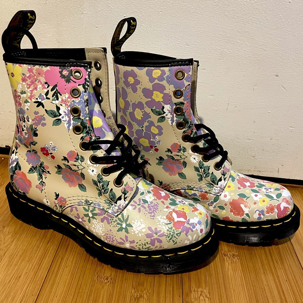 brand new floral dr. martens 1460 lace up boots